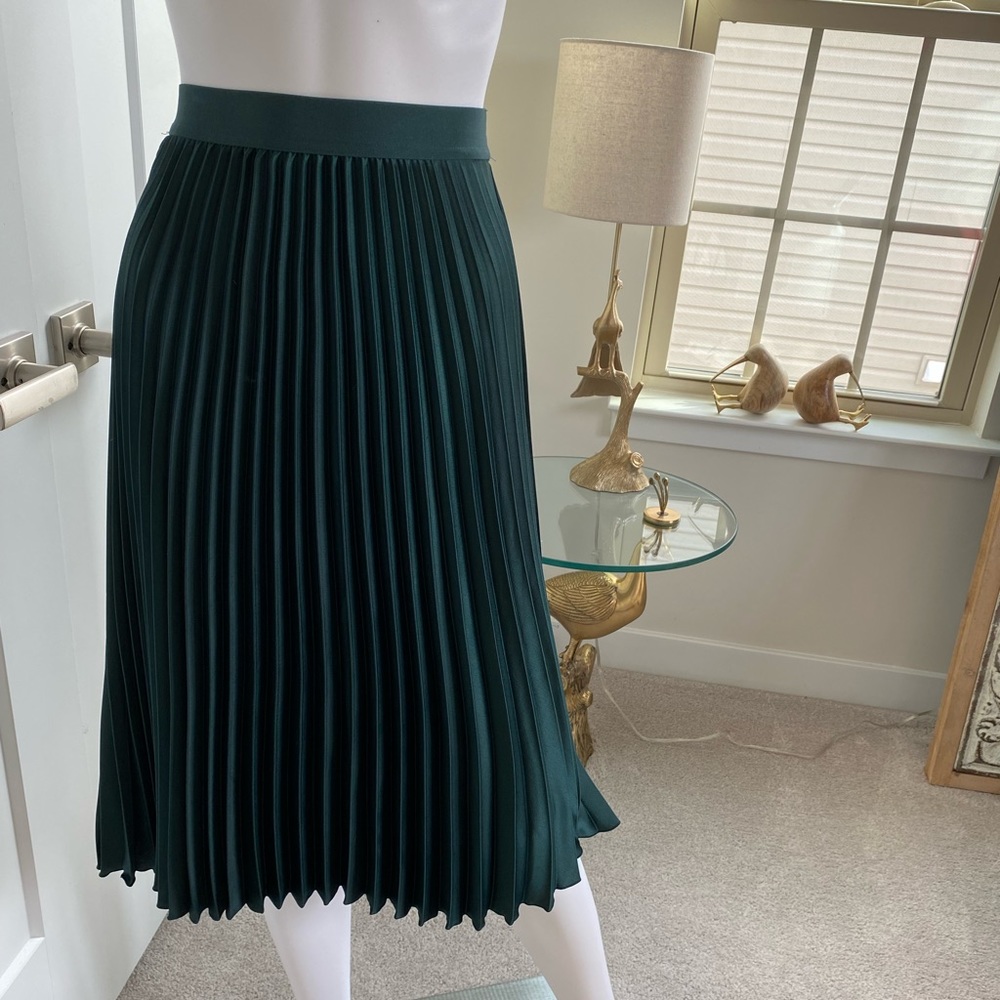 Green pleated skirt size 2